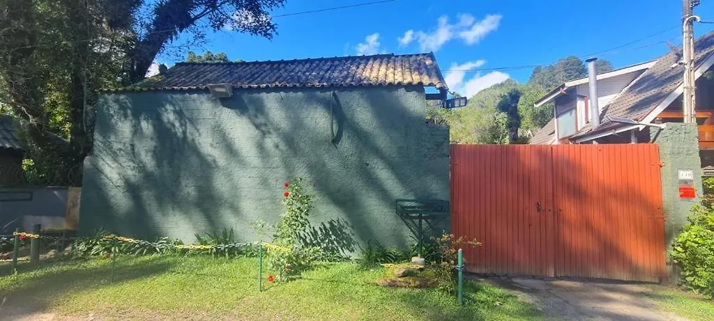 Chalet Chalé Merlot-Pinot - C/ Lareira @suacasa_yourhome Campos do Jordão Brasil